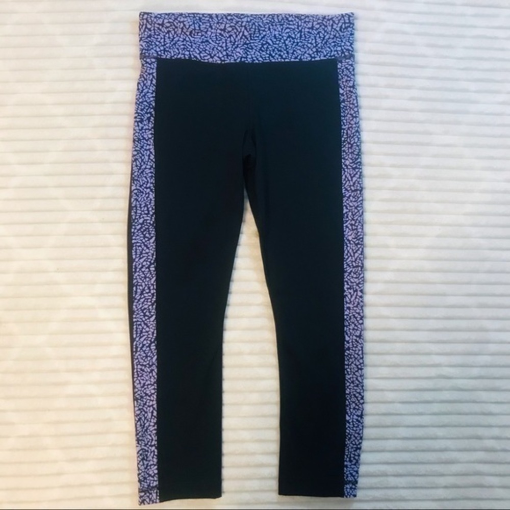 Under Armour HeatGear Black Purple Printed Crop Tight Leggings Size Small